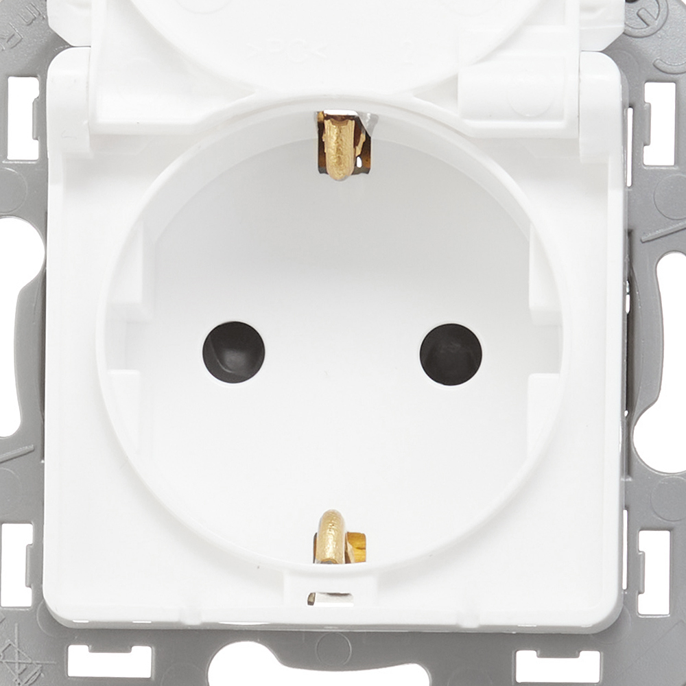 Розетка Legrand Inspiria встраиваемая белая со шторками с крышкой (673740)