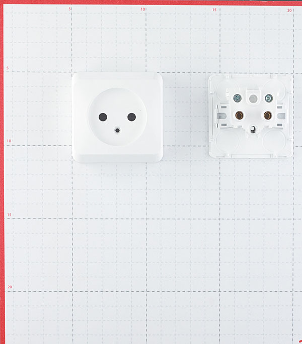 Розетка Systeme Electric Этюд накладная белая (PA16-001B)