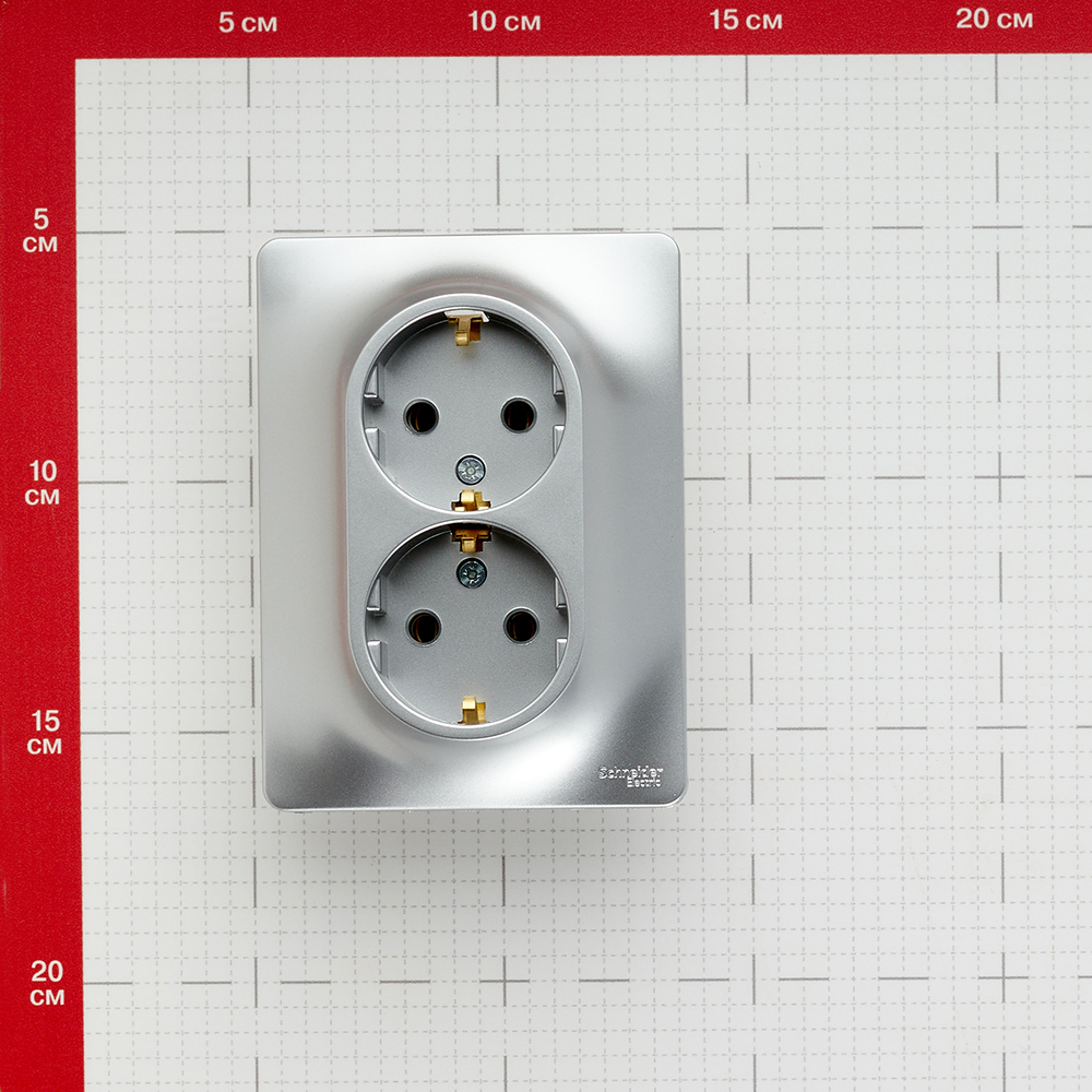 Розетка Systeme Electric Glossa встраиваемая алюминий (GSL000324)