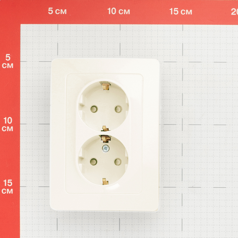 Розетка Systeme Electric Blanca встраиваемая молочная со шторками (BLNRS001122)