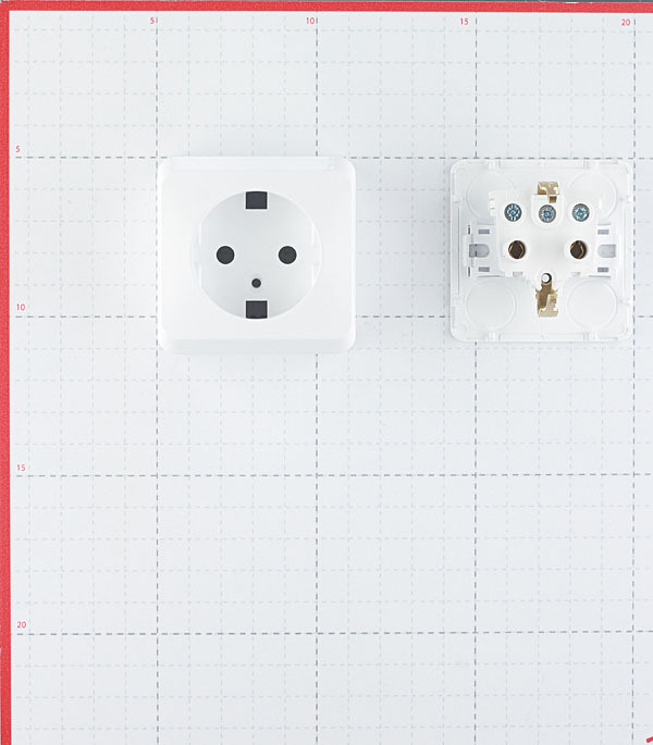 Розетка Systeme Electric Этюд накладная белая (PA16-003B)