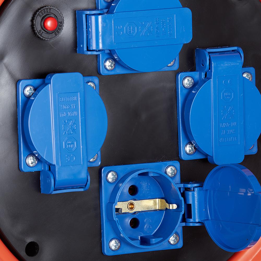 Удлинитель UNIVersal с заземлением 30 м на катушке 3,5 кВт 4 розетки КГ 3х2,5 кв.мм IP44