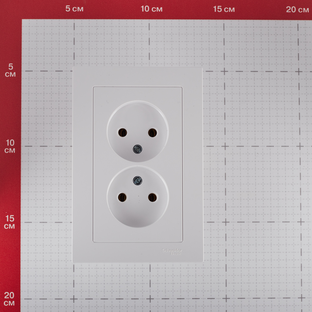 Розетка Systeme Electric AtlasDesign встраиваемая белая (ATN000120)