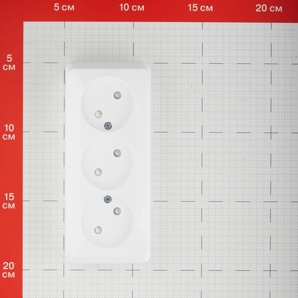 Розетка Systeme Electric Этюд накладная белая со шторками (PA16-010B)
