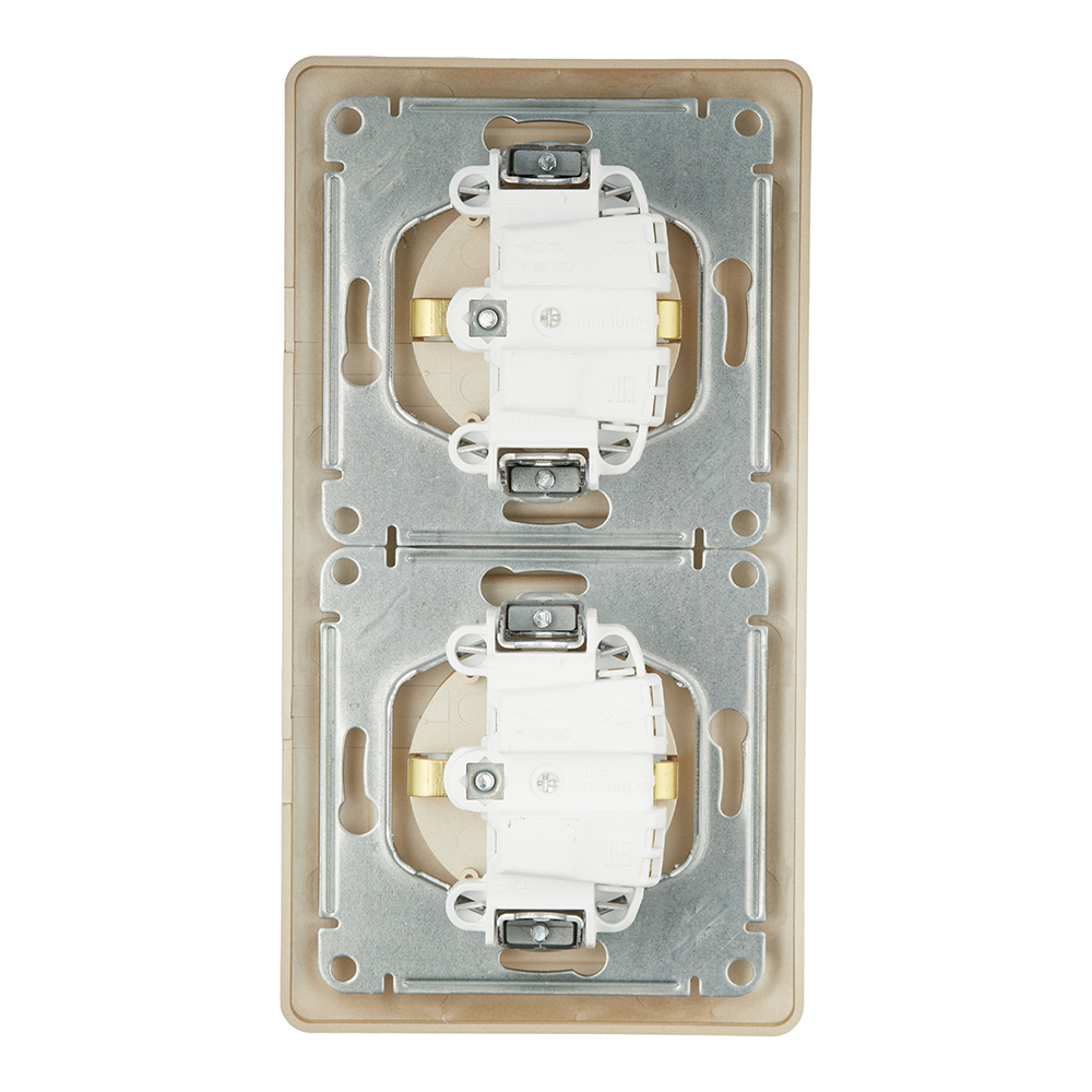 Розетка Systeme Electric Glossa встраиваемая титан со шторками с крышкой (GSL000447)