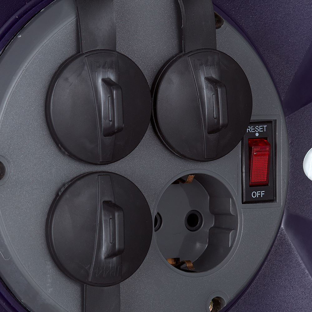 Удлинитель Партнер Электро с заземлением 30 м на катушке 1,3 кВт 4 розетки ПВС 3х0,75 кв.мм IP44