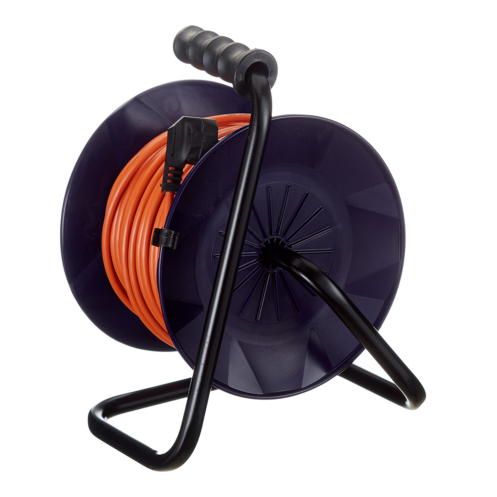 Удлинитель Партнер Электро с заземлением 30 м на катушке 1,3 кВт 4 розетки ПВС 3х0,75 кв.мм IP44