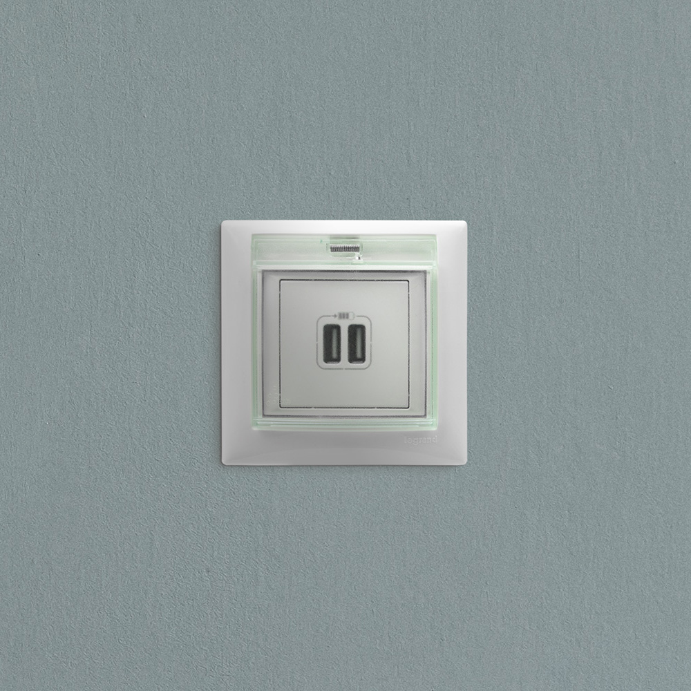 Розетка USB Legrand Valena встраиваемая белая 2хUSB-A (694370)
