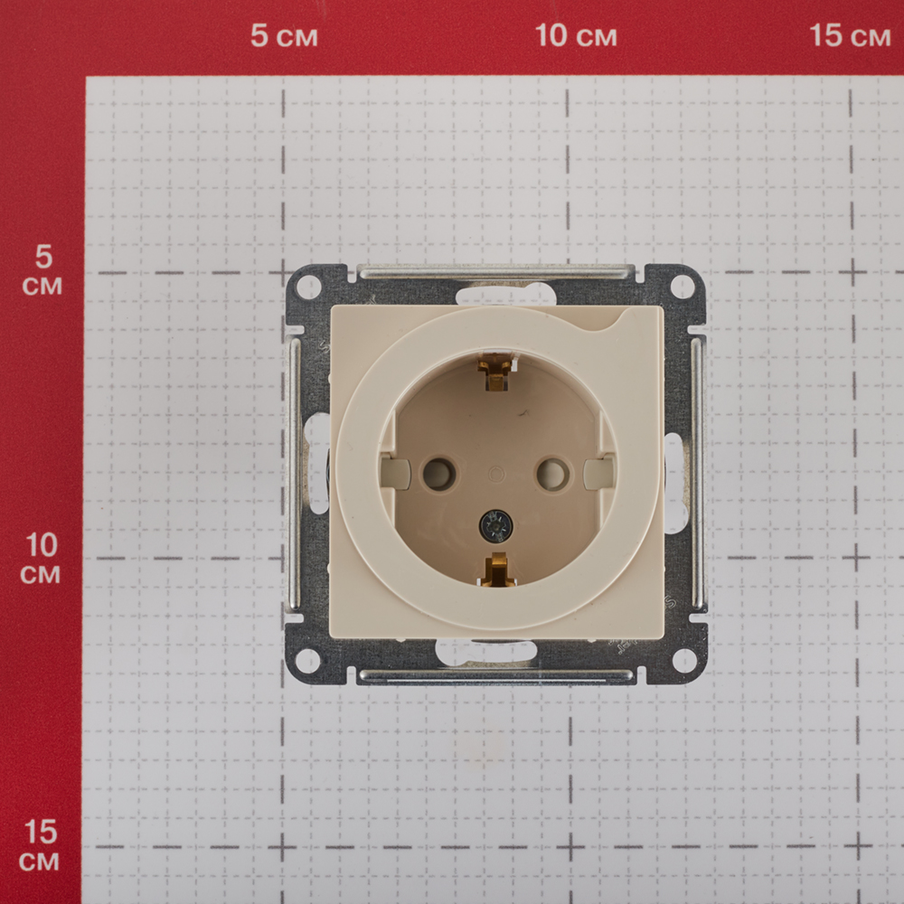 Розетка Systeme Electric AtlasDesign встраиваемая бежевая со шторками с выталкивателем (ATN000247)