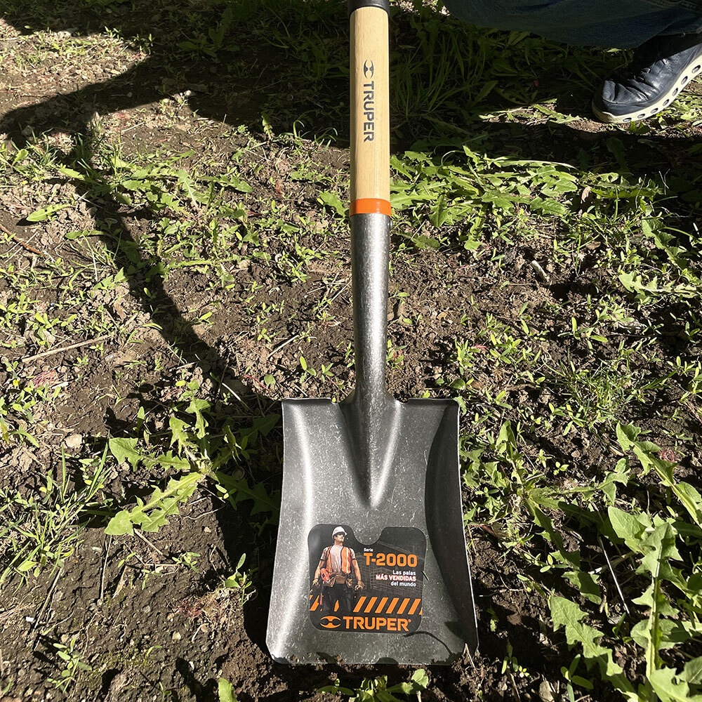 Лопата совковая Truper TR-BY углеродистая сталь универсальная с деревянным черенком 300 мм (17194)