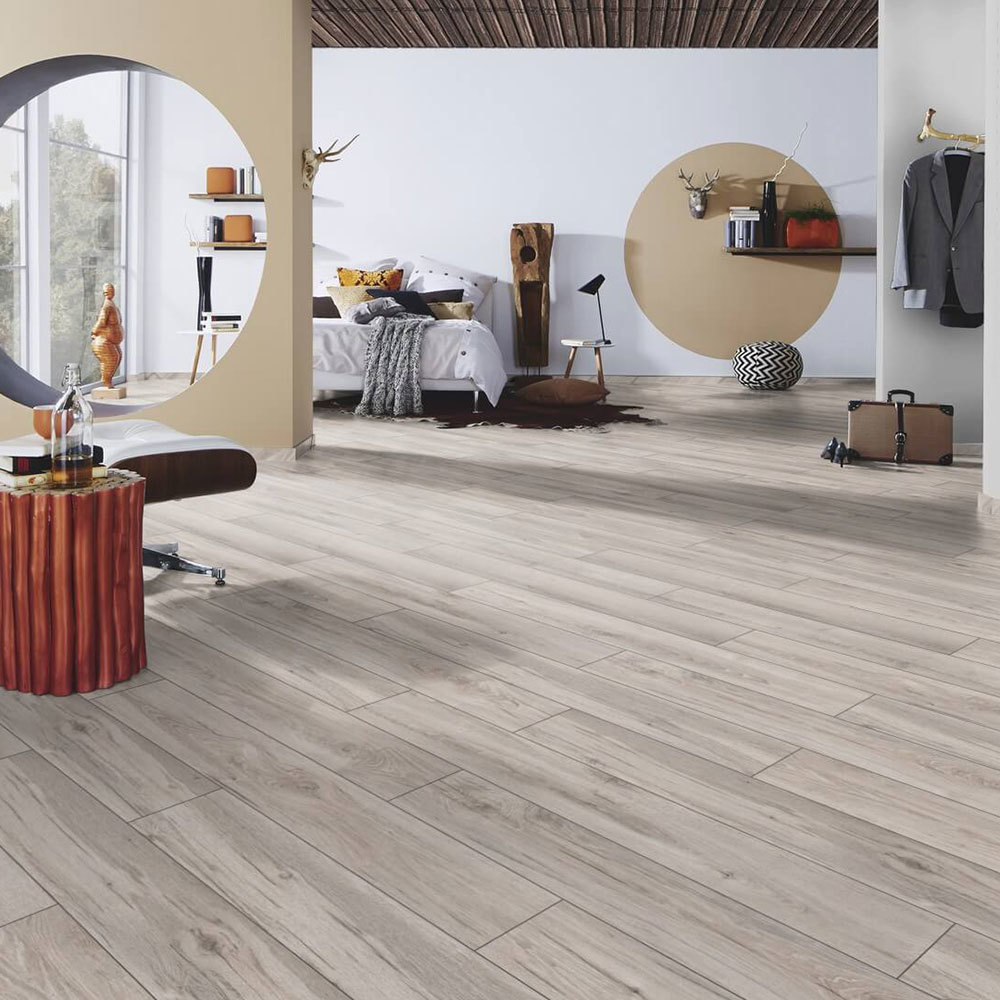 Ламинат 33 класс Ultradecor Expert Choice дуб лонгбоу 2,22 кв.м 8 мм с фаской