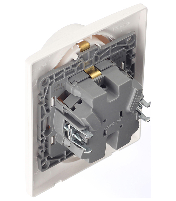 Розетка Legrand Etika встраиваемая белая (672223)