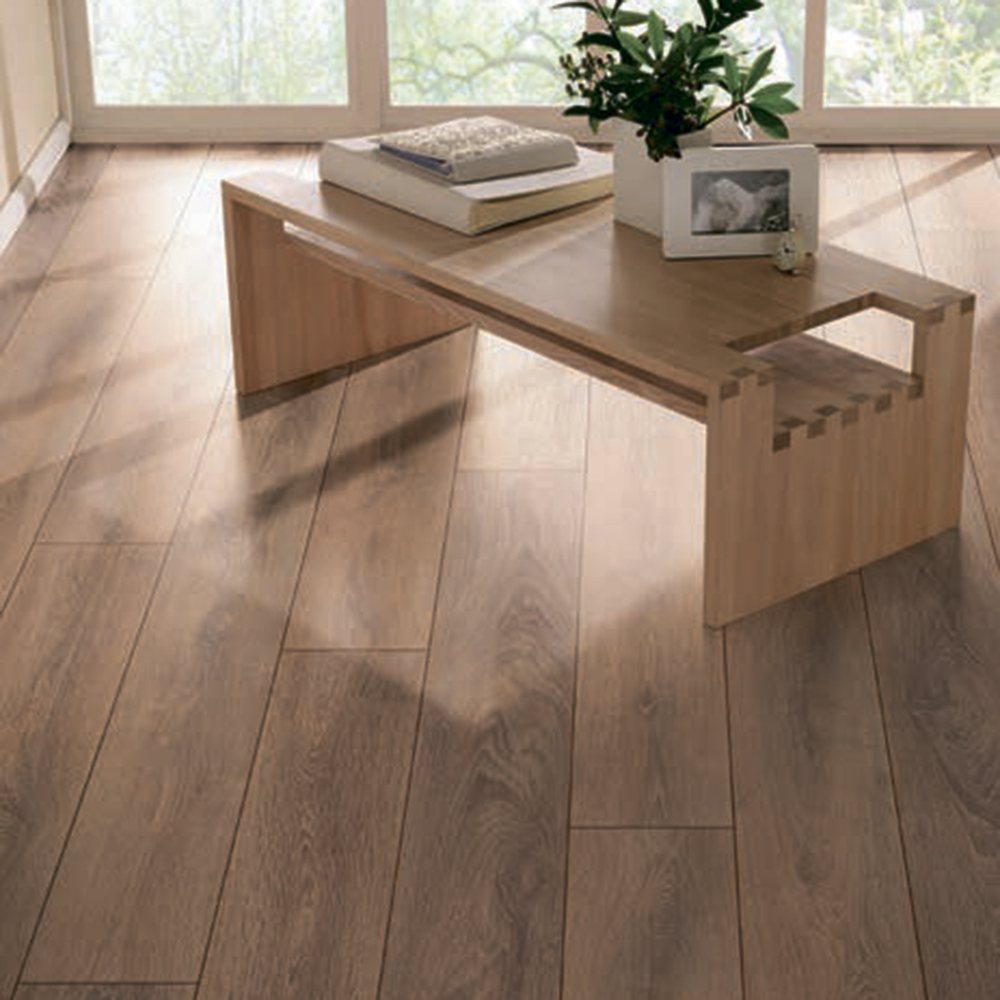 Ламинат 33 класс Ultradecor Expert Choice дуб харлех 2,22 кв.м 8 мм с фаской
