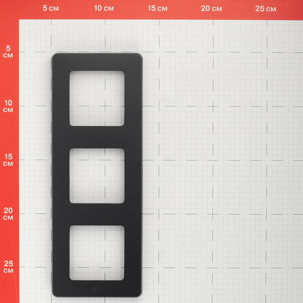 Рамка Legrand Inspiria трехместная антрацит (673953)