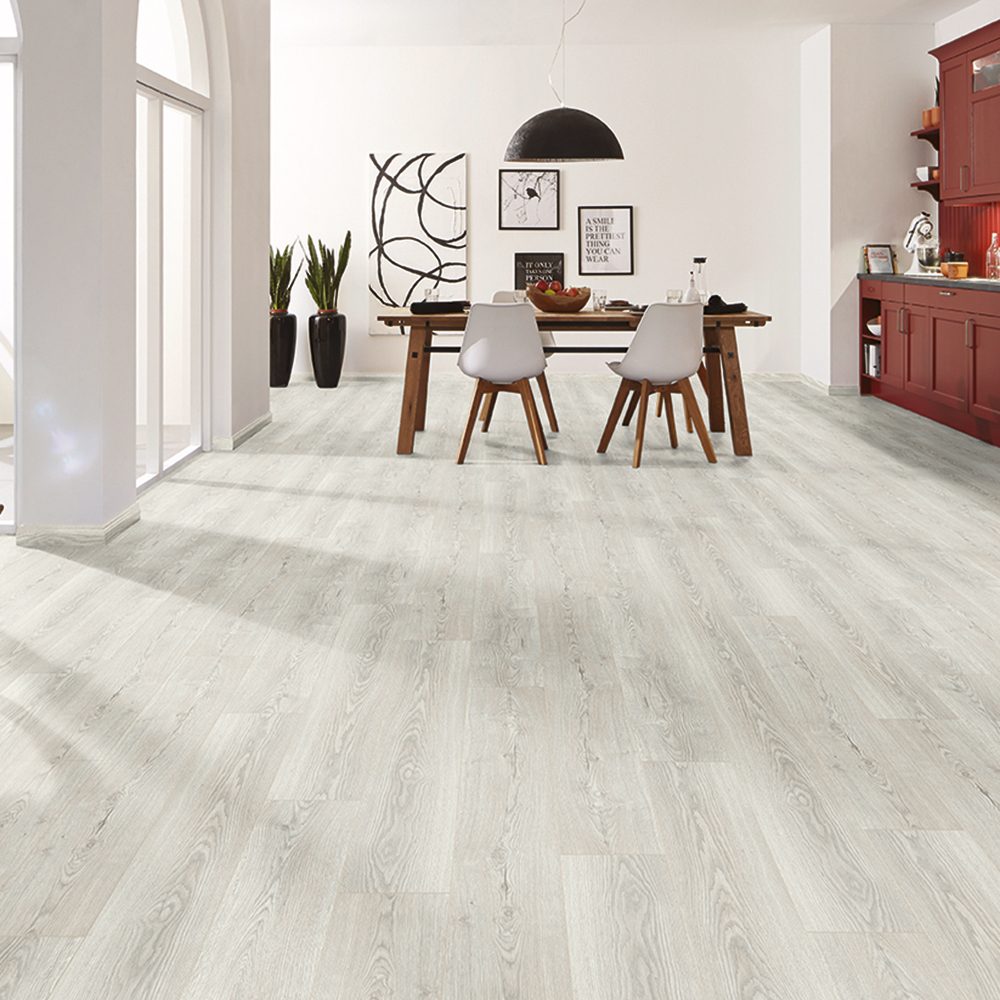Ламинат 33 класс Ultradecor Expert Choice дуб стерлинг туманный 2,22 кв.м 8 мм с фаской