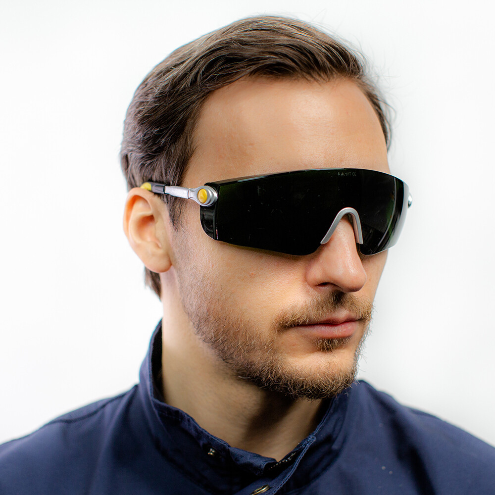 Очки защитные Delta Plus открытые с затемненными линзами антизапотевающие (LIPA2T5)