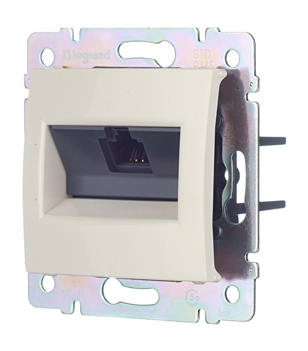 Розетка компьютерная Legrand Valena встраиваемая слоновая кость RJ45 (695624)