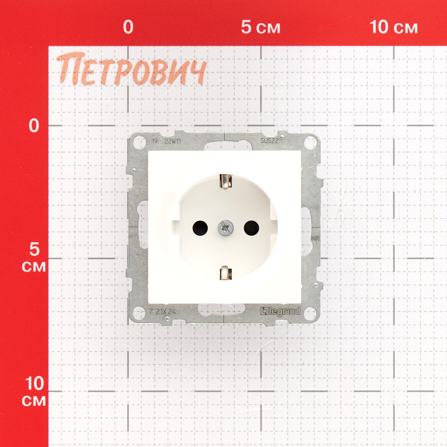 Розетка Legrand Suno встраиваемая белая со шторками (721124)