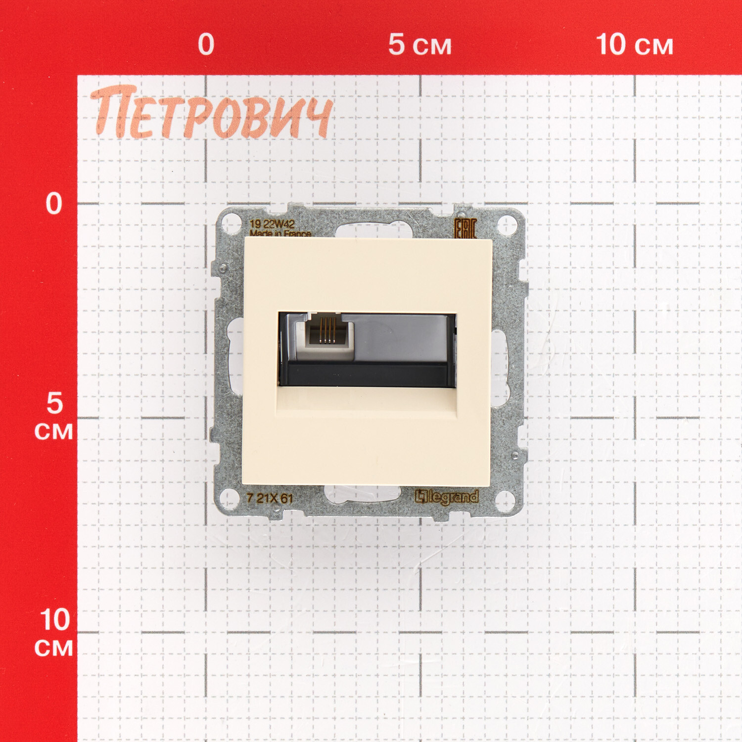 Розетка телефонная Legrand Suno встраиваемая слоновая кость RJ11 (721261)