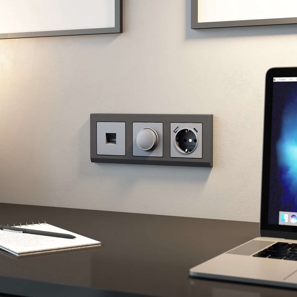 Розетка Werkel встраиваемая серебряная матовая со шторками с USB-A/ Type-C (a063618)