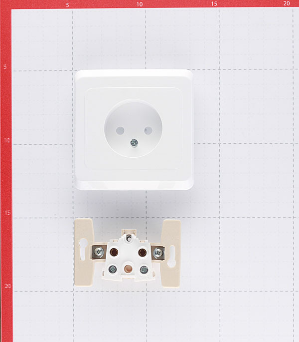 Розетка Systeme Electric Этюд встраиваемая белая (PC16-001B)