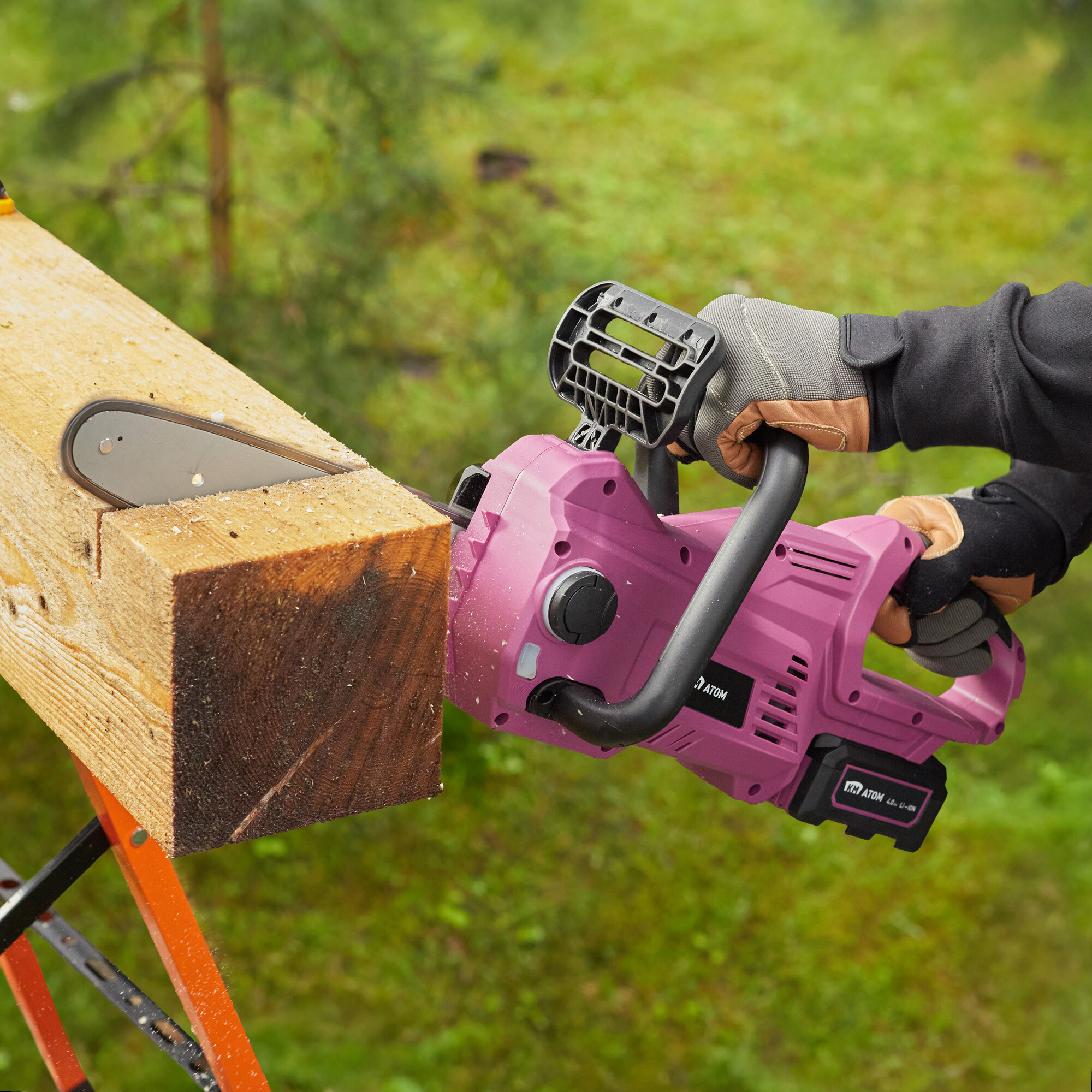 Пила цепная аккумуляторная КМ АТОМ 18 В 10" шаг 3/8" паз 1,3 мм 40 звеньев без АКБ и ЗУ (CCS-183)