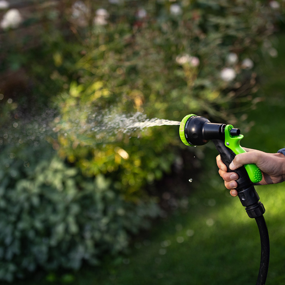 Насос аккумуляторный для полива из бочки Greenworks 24V G24SWP со шлангом 2 м и распылителем (3401007)
