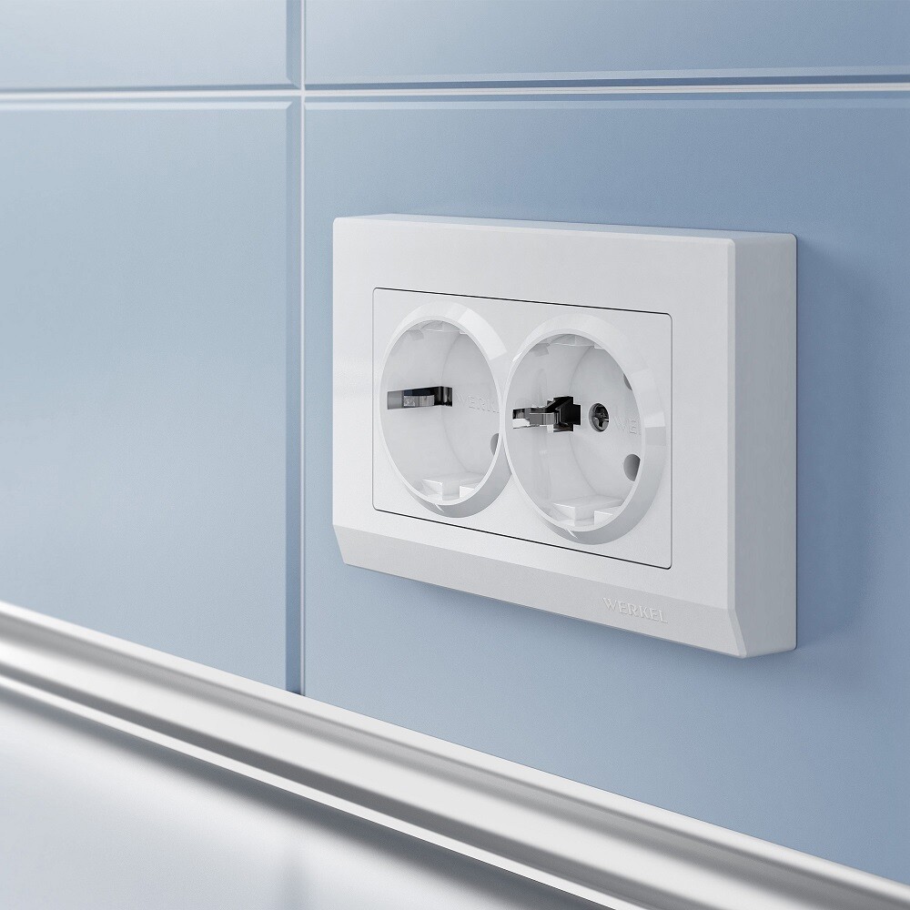 Розетка Werkel встраиваемая белая (a051129)