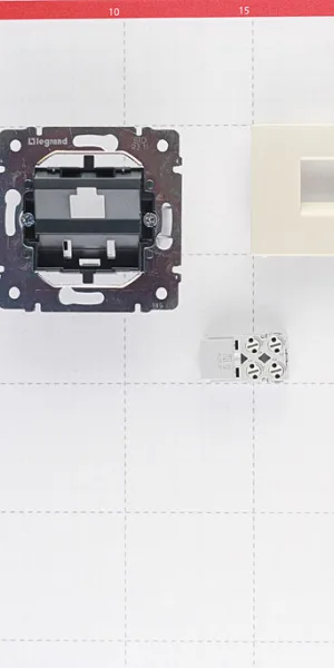 电话插座 Legrand Valena 嵌入式 象牙白 RJ11 (695622)