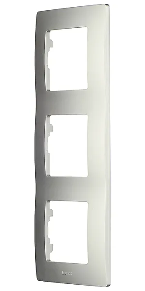 Рамка Legrand Etika трехместная алюминий (672553)