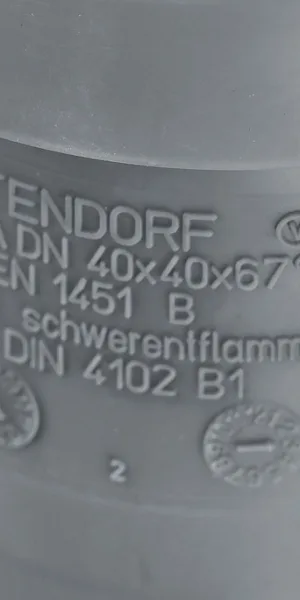 Тройник Ostendorf HTEA d40 мм 67° пластиковый для внутренней канализации (111300)