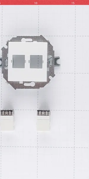 Розетка компьютерная Simon 15 встраиваемая белая 2хRJ45 (1591593-030)
