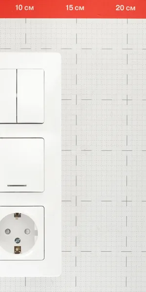 Блок выключатель и розетка Systeme Electric Blanca трехклавишный встраиваемый белый с подсветкой (BLNBS101211)
