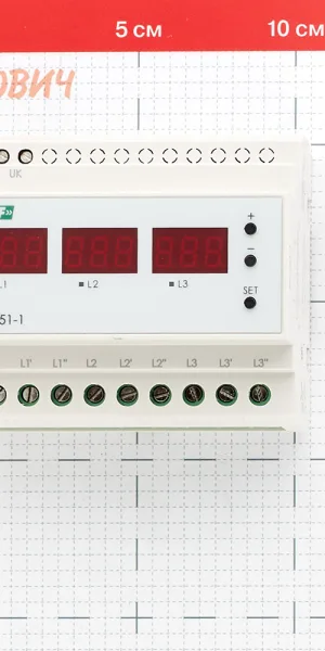 Переключатель F&F PF-451-1 для резервирования сети на 6 модулей пластиковый IP20 светло-серый