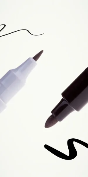 Маркер перманентный двусторонний Crown Multi Marker Twin черный грифель 2 мм