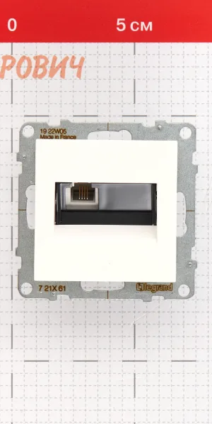 Розетка телефонная Legrand Suno встраиваемая белая RJ11 (721161)