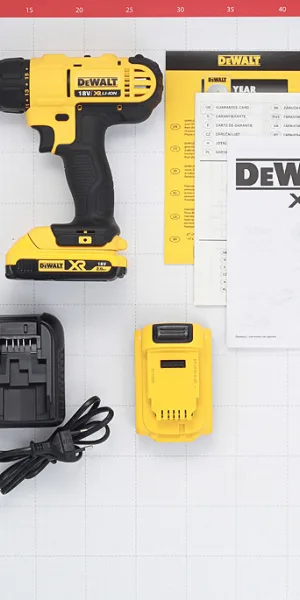 Дрель-шуруповерт аккумуляторная DeWalt 18 В 2 Ач Li-Ion 2 АКБ и ЗУ (DCD771D2-QW)