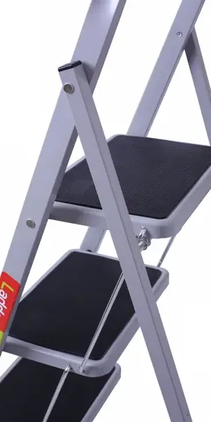 Стремянка стальная Ladderbel 3 ступени с резиновым ковриком