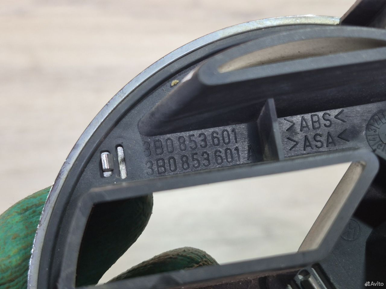Эмблема решетки радиатора Volkswagen Passat B5 — фото 8