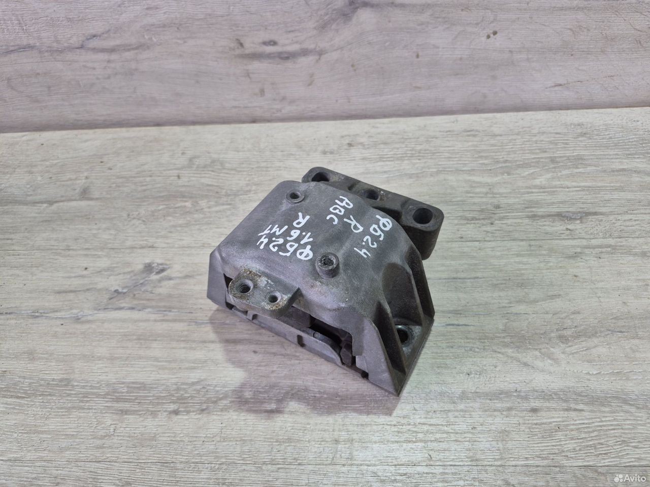 Подушка двигателя VW Golf 4 Skoda Octavia A4