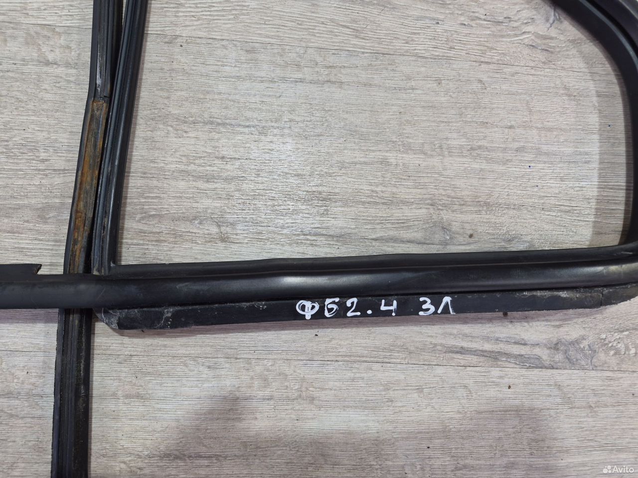 Молдинг стекла задний левый Volkswagen Bora — фото 2