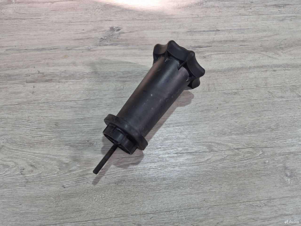 Крепление запасного колеса Volkswagen Passat B5