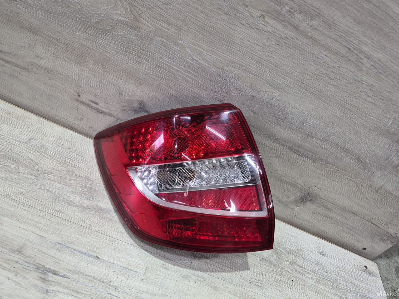 Фонарь левый LADA Granta с дефектом