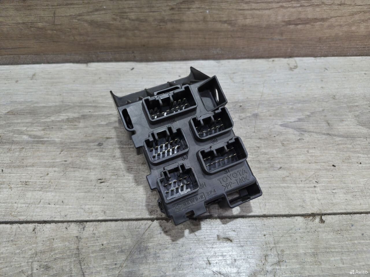 Блок предохранителей Toyota Avensis 250 8273405030