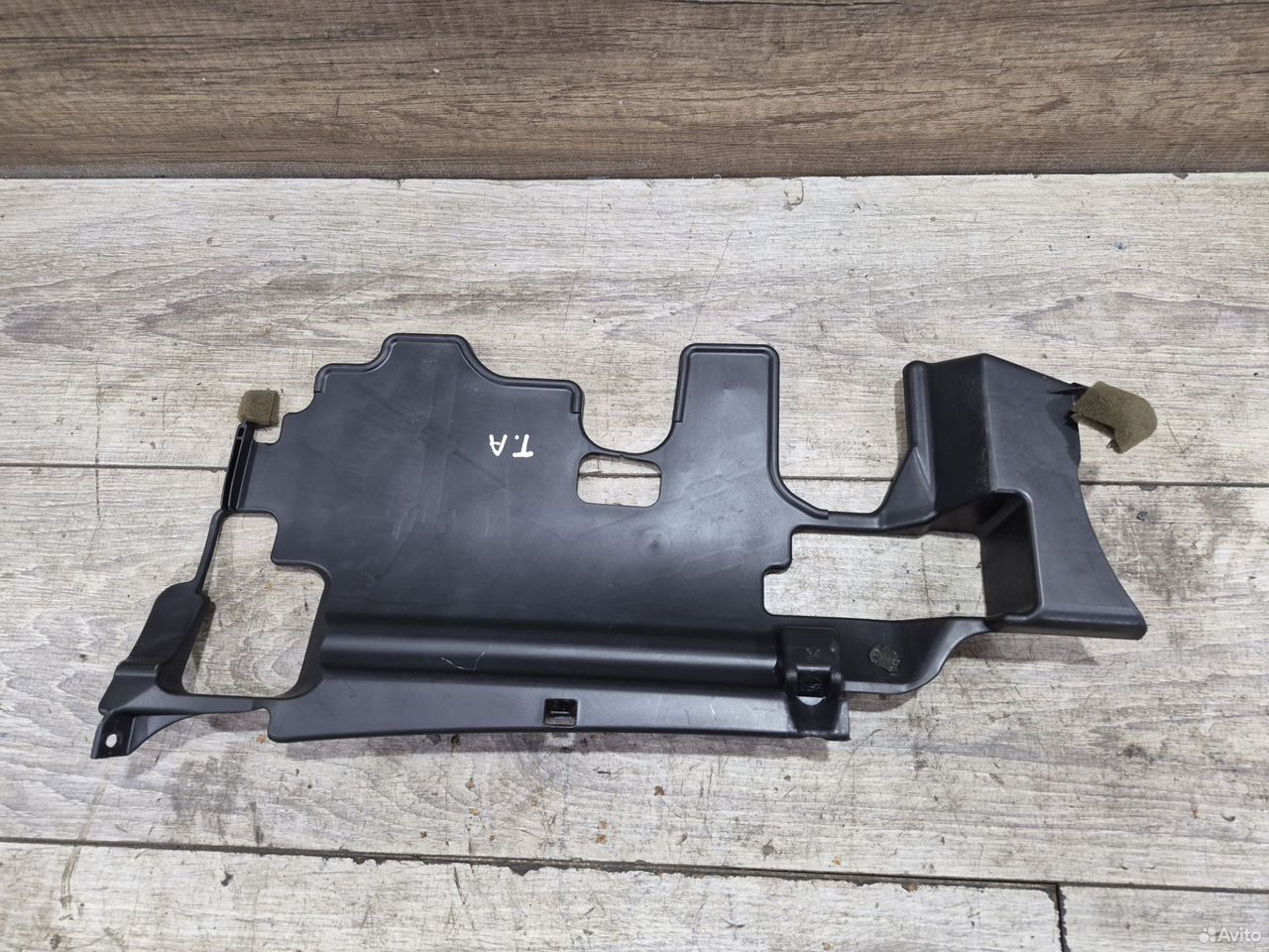 Накладка торпеды Toyota Avensis T250 55606-05030