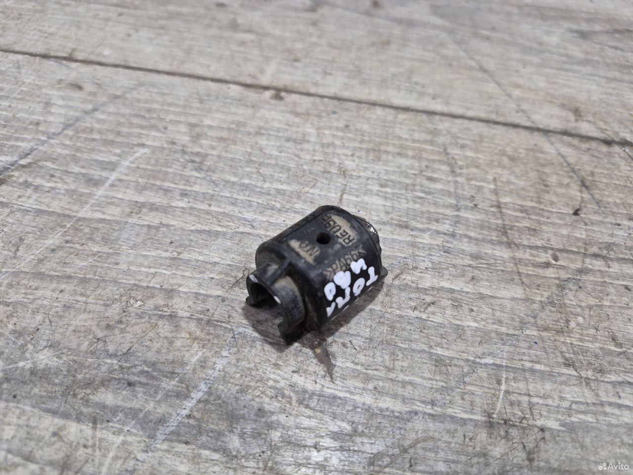 Кронштейн топливной трубки Toyota Avensis T250 — фото 4