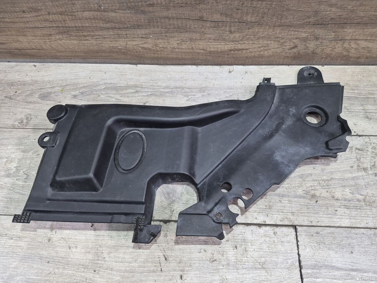 Накладка замка капота Toyota Avensis T250
