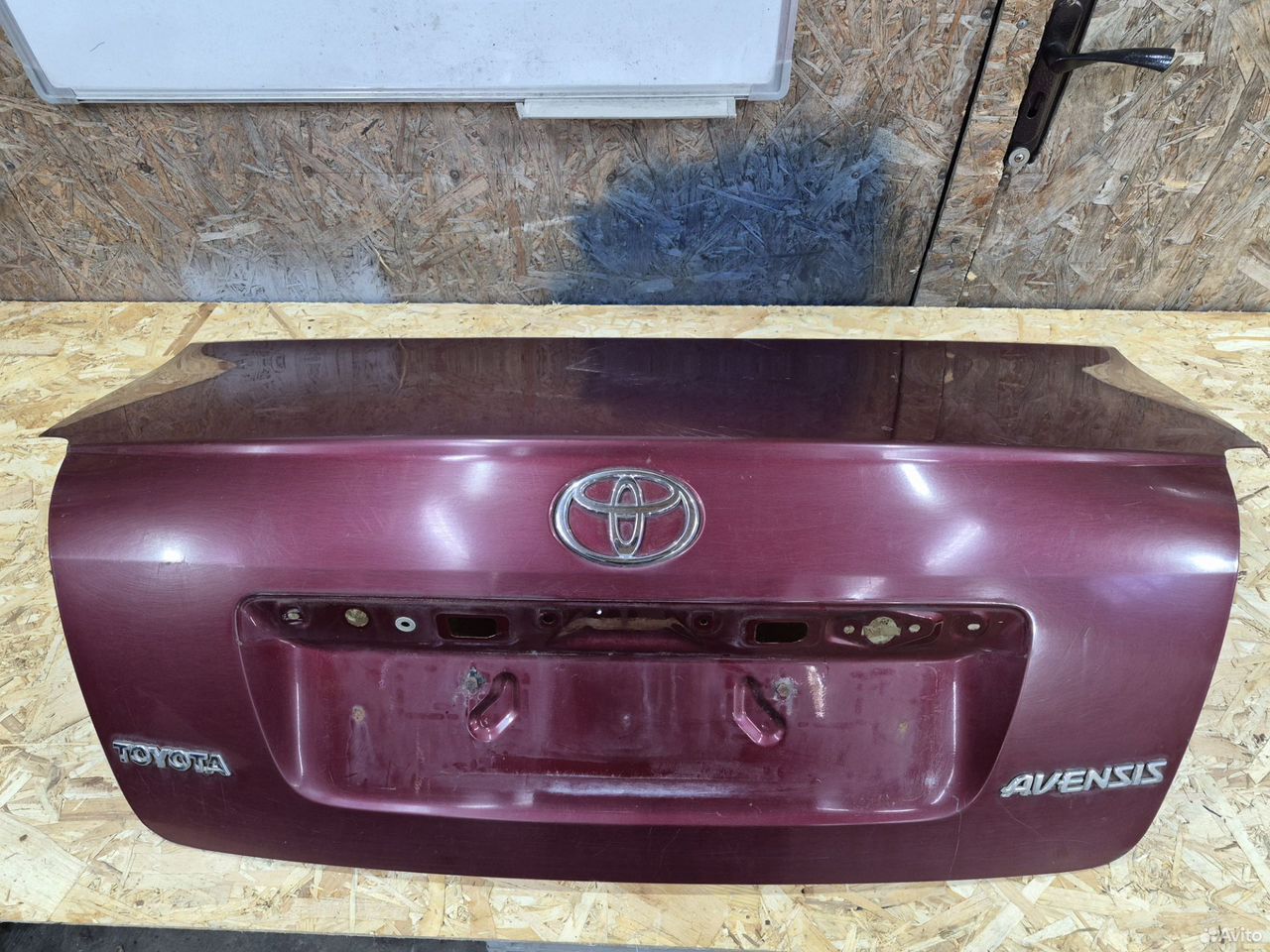 Крышка багажника Toyota Avensis T250 в сборе седан