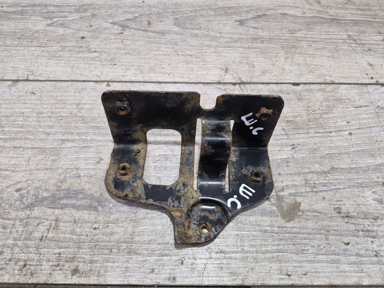Кронштейн замка капота Skoda Superb 1 — фото 3