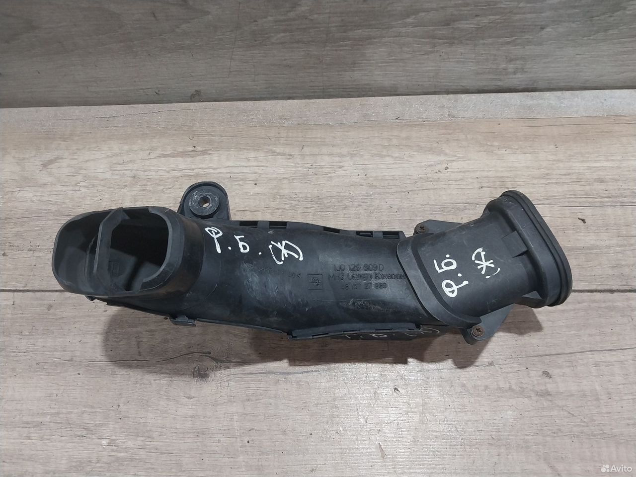 Патрубок воздушный Volkswagen Golf 4 1J0129609D